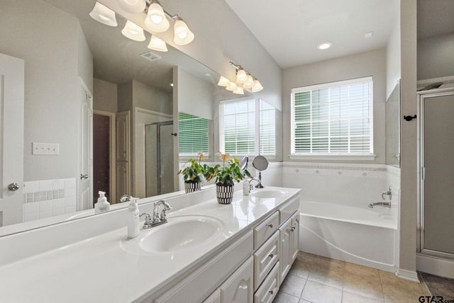 104 Charles, Lindale, TX 75771