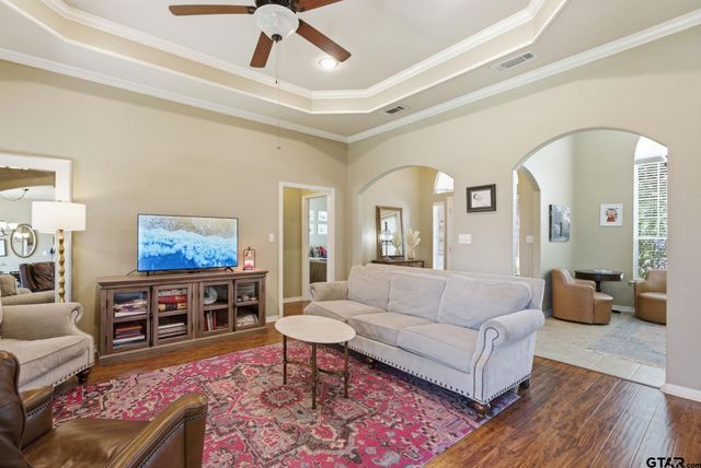 104 Charles, Lindale, TX 75771