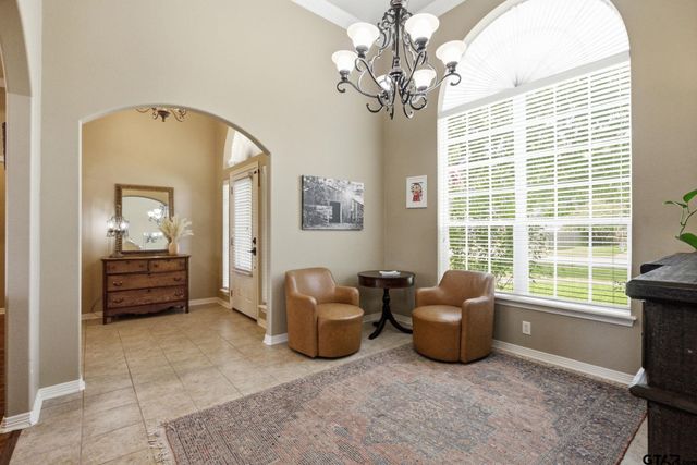 104 Charles, Lindale, TX 75771