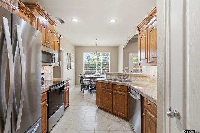 104 Charles, Lindale, TX 75771
