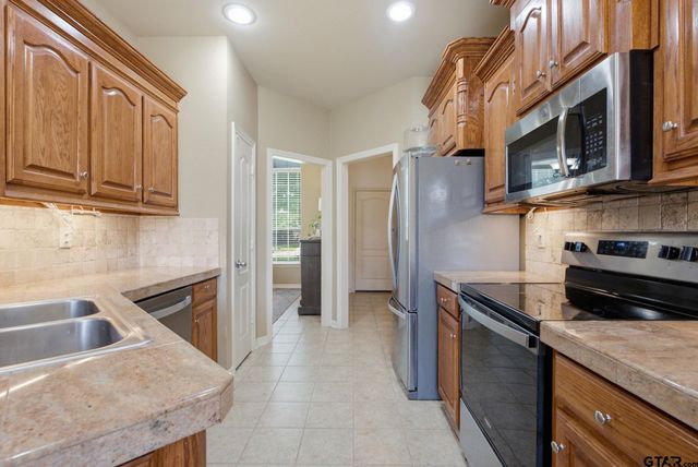 104 Charles, Lindale, TX 75771