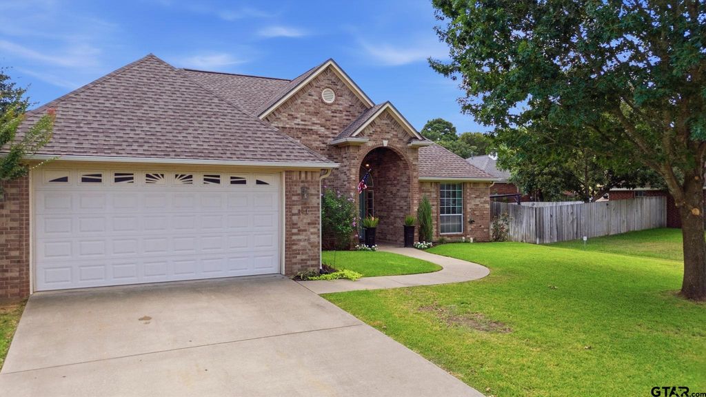 104 Charles, Lindale, TX 75771