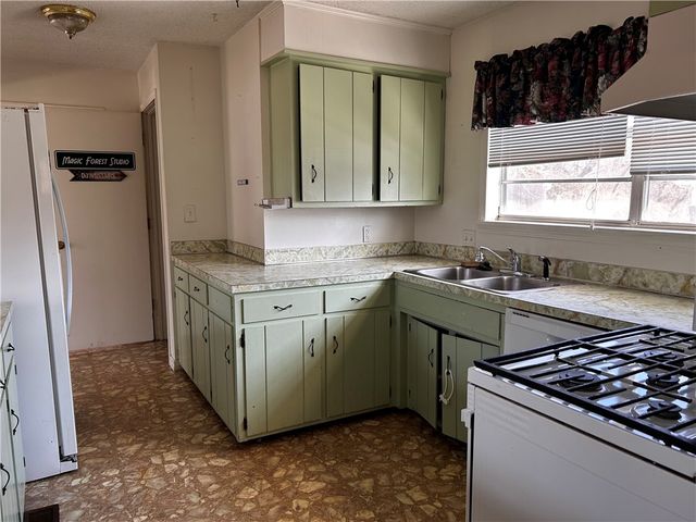 126 Shelton Drive, Eureka Springs, AR 72632