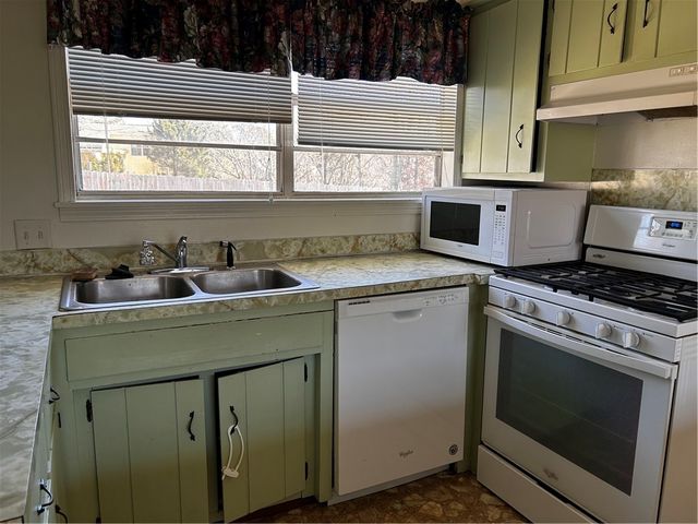 126 Shelton Drive, Eureka Springs, AR 72632