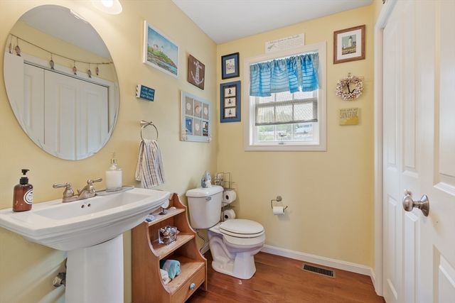 13 Ballard Ct, Leominster, MA 01453