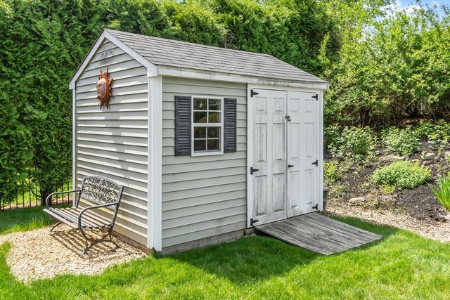 13 Ballard Ct, Leominster, MA 01453