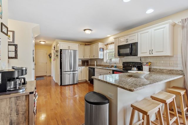 13 Ballard Ct, Leominster, MA 01453
