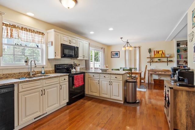 13 Ballard Ct, Leominster, MA 01453