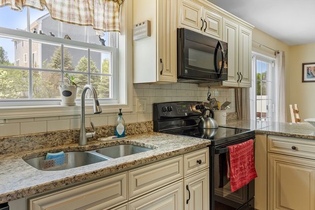 13 Ballard Ct, Leominster, MA 01453