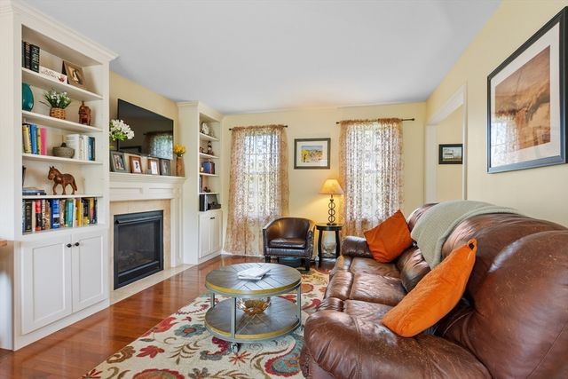 13 Ballard Ct, Leominster, MA 01453