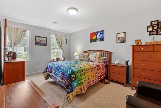 13 Ballard Ct, Leominster, MA 01453