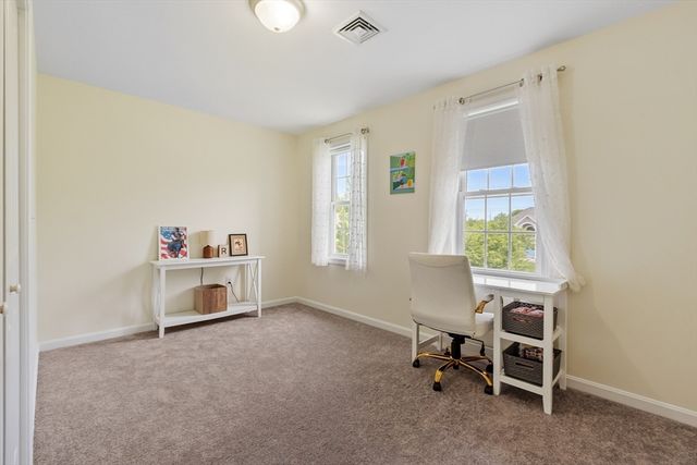 13 Ballard Ct, Leominster, MA 01453