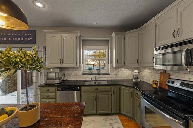 19402 W 209th Terrace, Spring Hill, KS 66083