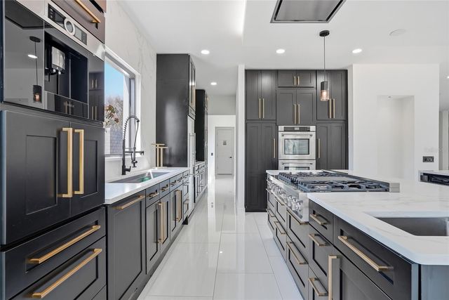 7818 N HUBERT AVENUE, Tampa, FL 33614