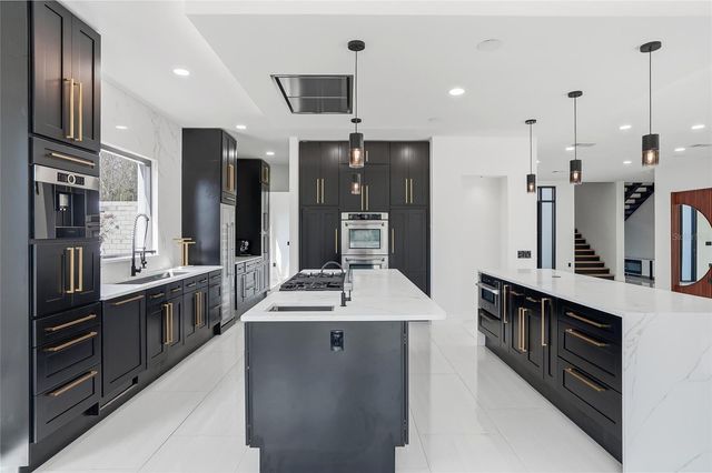 7818 N HUBERT AVENUE, Tampa, FL 33614