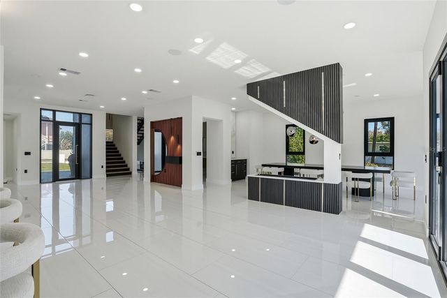 7818 N HUBERT AVENUE, Tampa, FL 33614