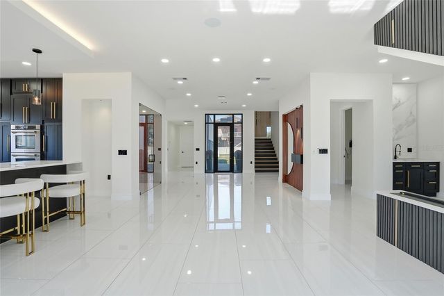 7818 N HUBERT AVENUE, Tampa, FL 33614