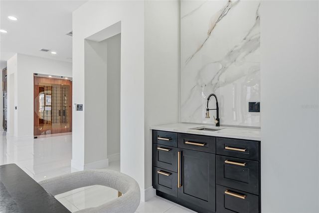 7818 N HUBERT AVENUE, Tampa, FL 33614