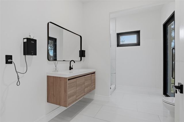 7818 N HUBERT AVENUE, Tampa, FL 33614