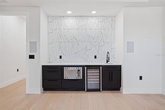 7818 N HUBERT AVENUE, Tampa, FL 33614