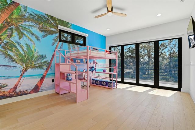 7818 N HUBERT AVENUE, Tampa, FL 33614