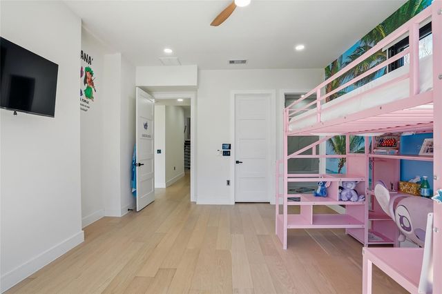 7818 N HUBERT AVENUE, Tampa, FL 33614