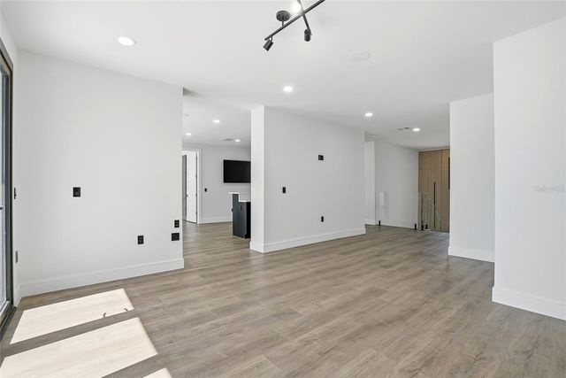 7818 N HUBERT AVENUE, Tampa, FL 33614