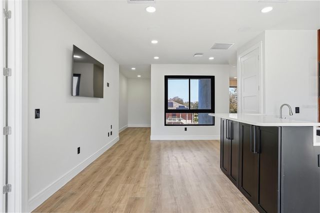 7818 N HUBERT AVENUE, Tampa, FL 33614