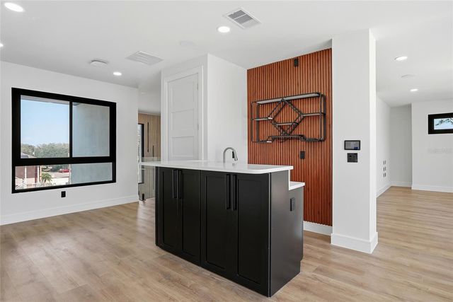 7818 N HUBERT AVENUE, Tampa, FL 33614