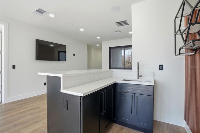 7818 N HUBERT AVENUE, Tampa, FL 33614