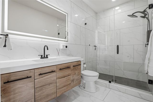 7818 N HUBERT AVENUE, Tampa, FL 33614