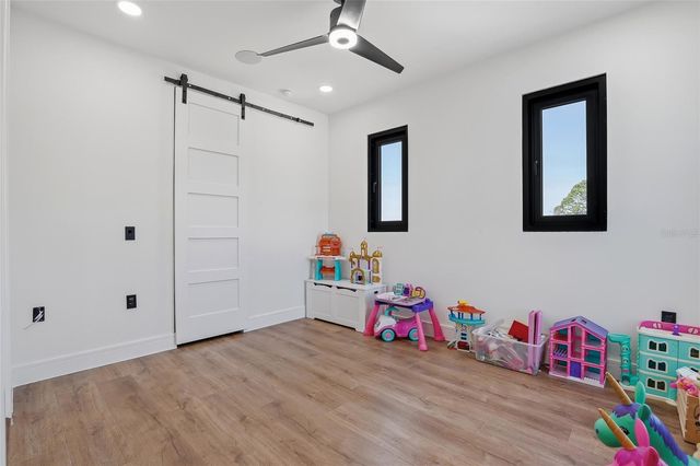 7818 N HUBERT AVENUE, Tampa, FL 33614