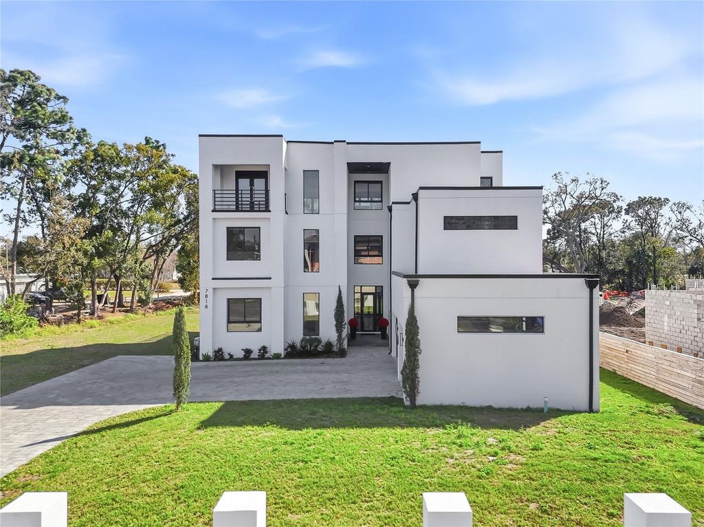 7818 N HUBERT AVENUE, Tampa, FL 33614