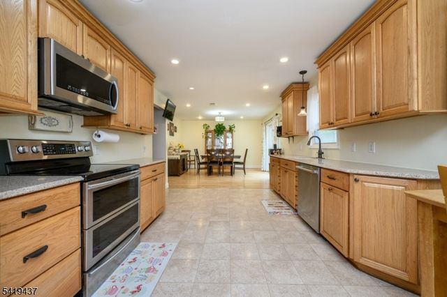 1 Running Hills Dr, Fredon Twp., NJ 07860