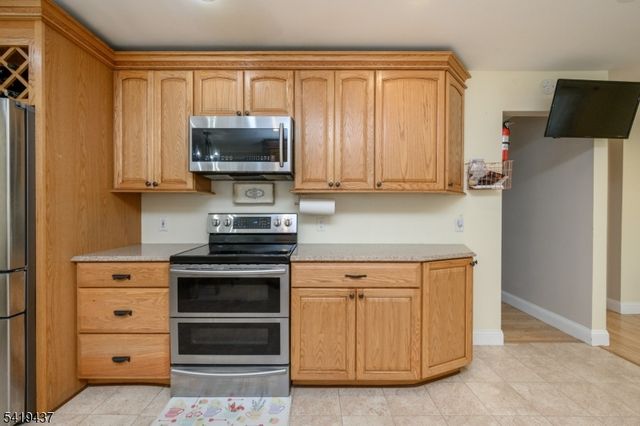 1 Running Hills Dr, Fredon Twp., NJ 07860