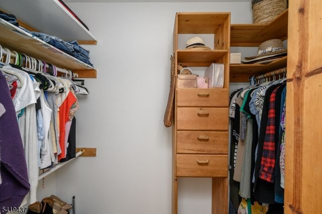 1 Running Hills Dr, Fredon Twp., NJ 07860