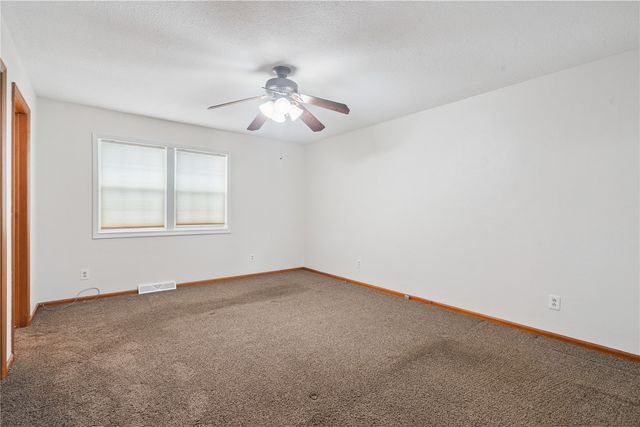 107 Washington Street, Center Point, IA 52213