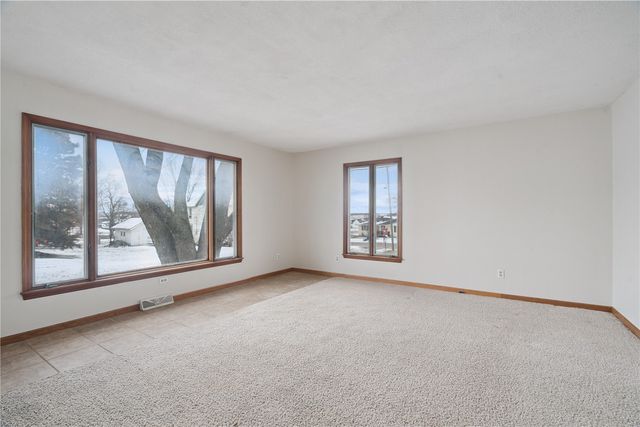 107 Washington Street, Center Point, IA 52213