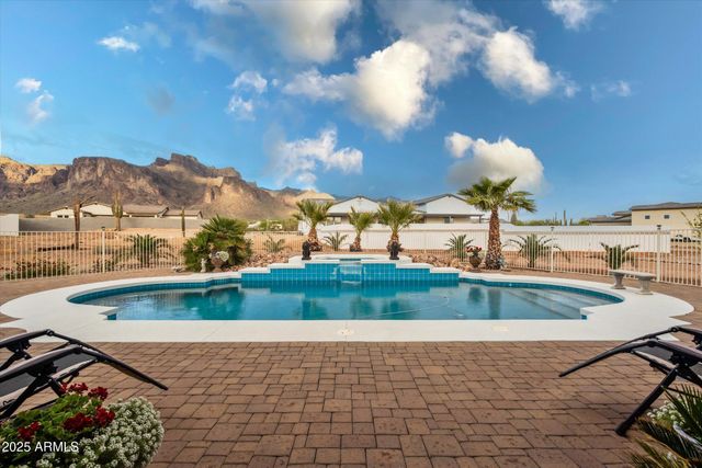 619 N SUN Road, Apache Junction, AZ 85119