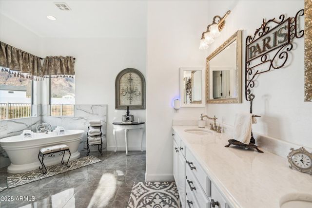 619 N SUN Road, Apache Junction, AZ 85119