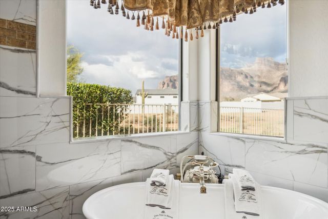 619 N SUN Road, Apache Junction, AZ 85119