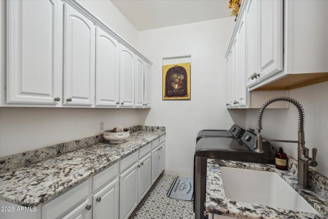 619 N SUN Road, Apache Junction, AZ 85119