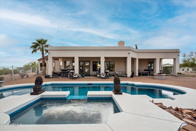 619 N SUN Road, Apache Junction, AZ 85119