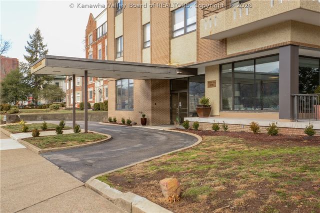 1578 Kanawha Boulevard E 8B, Charleston, WV 25311