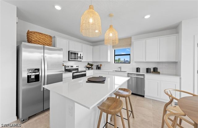 605 Oasis Lake PL, Lehigh Acres, FL 33974