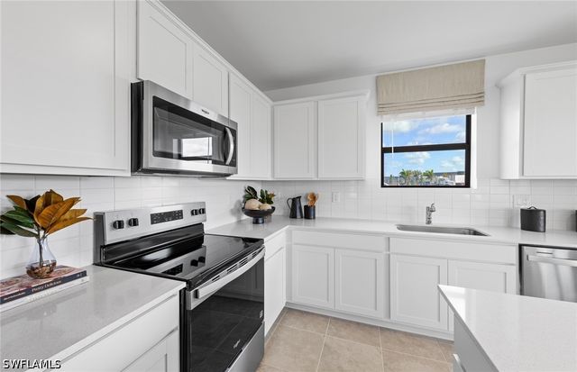 605 Oasis Lake PL, Lehigh Acres, FL 33974