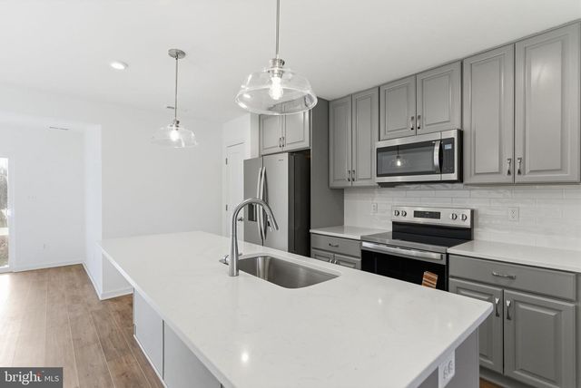 121 COURTHOUSE DR, Martinsburg, WV 25404