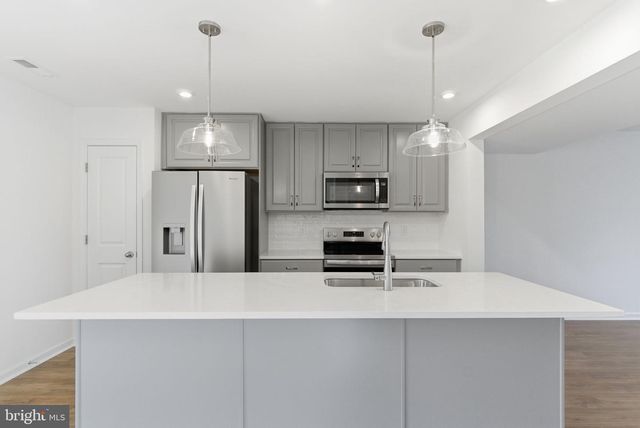 121 COURTHOUSE DR, Martinsburg, WV 25404