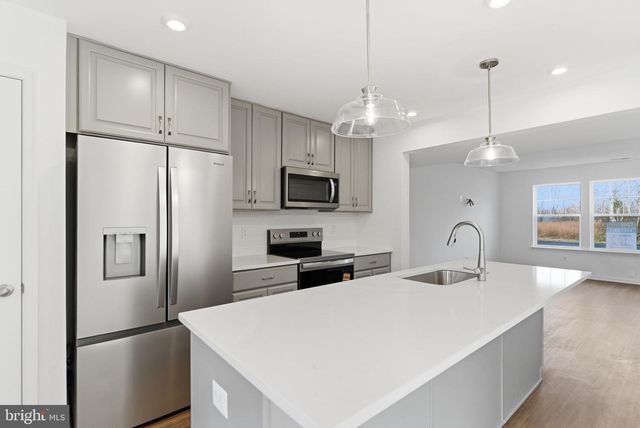 121 COURTHOUSE DR, Martinsburg, WV 25404