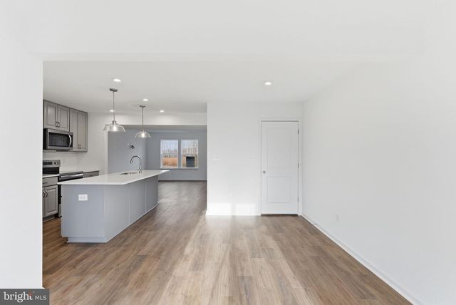 121 COURTHOUSE DR, Martinsburg, WV 25404